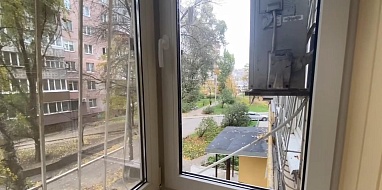 Переделка глухого окна на открывающееся